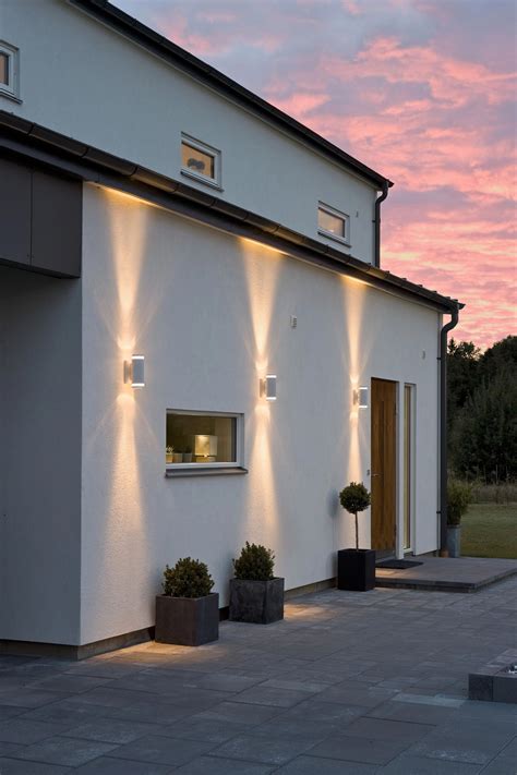 Landscape outdoor lighting Ideas That Bring Magic Into The #Backyard 5705999414 #modernoutdoor ...
