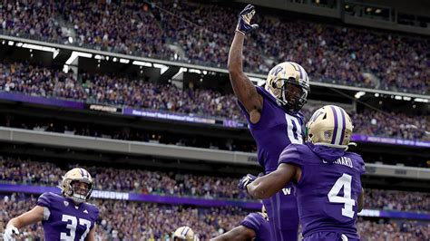 See how No. 5 UW Huskies factor into AP midseason report