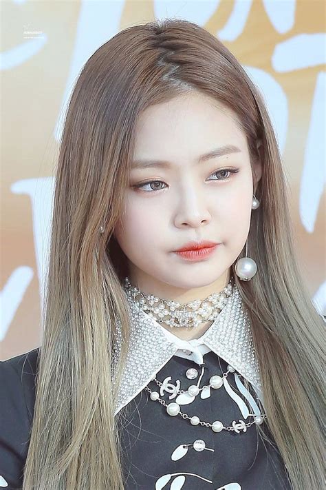 Jennie Kim và đường kẻ mắt "nửa vời" thần thánh: chỉ một đường kẻ lại ...