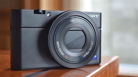 Sony RX100: This Is How You Cram a 1-Inch Sensor and Wide Aperture Lens Into a Point-and-Shoot Body