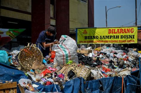 Sampah menumpuk di Bandung | ANTARA Foto