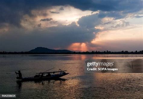 839 Dal Lake Sunset Stock Photos, High-Res Pictures, and Images - Getty Images