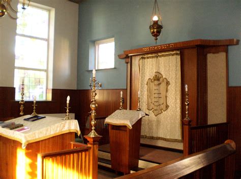 File:Apeldoorn synagogue interior.jpg