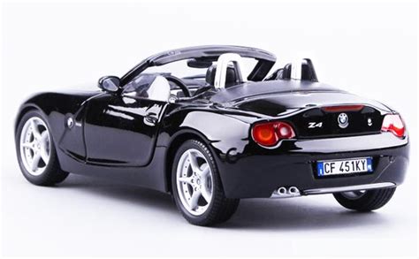 Black Bburago 1:18 Scale Diecast BMW Z4 Model [BM1T034] : EZBUSTOYS.COM