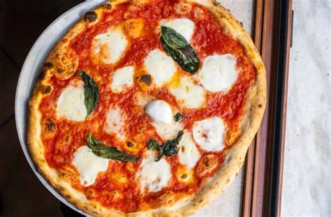 Naples Pizza Guide - 11 Pizzerias Not To Miss