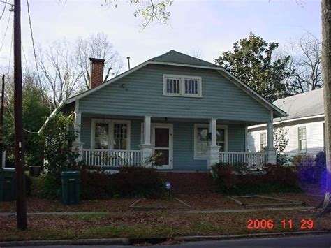 Half-hipped (clipped gable) roof | Roof design, House styles, Gable roof