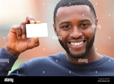 Happy man with black skin showing blank credit card Stock Photo - Alamy