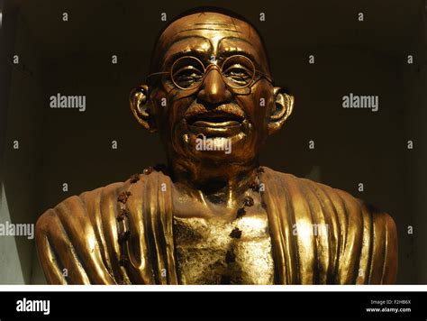 gandhi statue india Stock Photo - Alamy