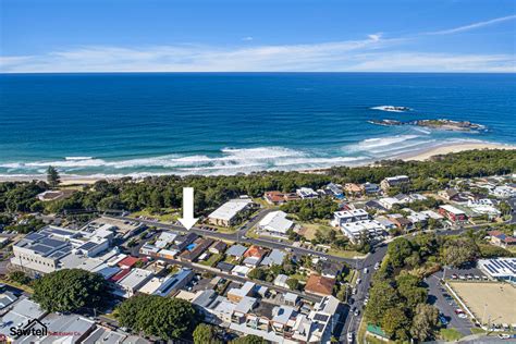 Stylish Beach Cottage Near Village Centre and Beach - Home Rental in Sawtell