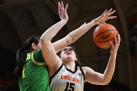 Oregon State’s Talia von Oelhoffen, Raegan Beers, Oregon’s Grace ...