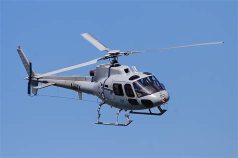 Fichier:RAN squirrel helicopter at melb GP 08.jpg — Wikipédia