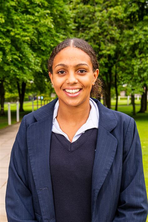 Commonwealth Games swimmer picks up top GCSE results | indy100