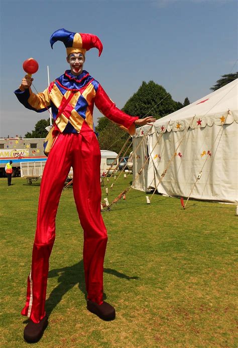 Miles of Smiles Entertainment: Stilt walkers