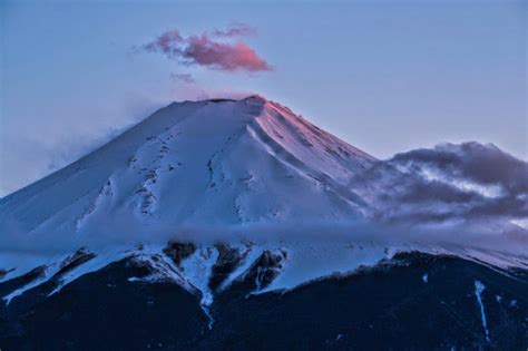 Visit Sacred Mount Fuji and the Chureito Pagoda in Japan - Snow ...