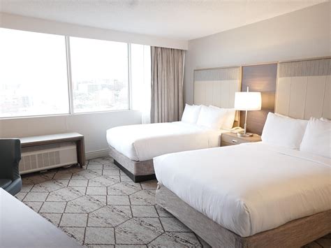 Pet-Friendly Hotel in New York near Syracuse Airport | Crowne Plaza ...