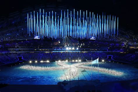Russia wraps up Sochi Winter Olympics with festive closing ceremony | SBS News
