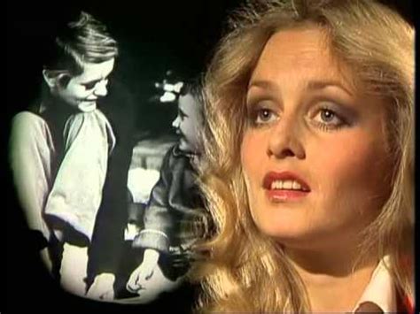 Twiggy - In My Life (Muppet Show 1977) - YouTube