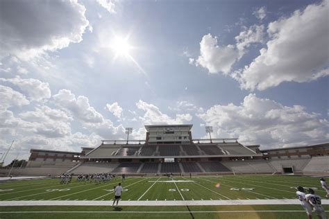 Texas town builds $60m high school football stadium - The Boston Globe