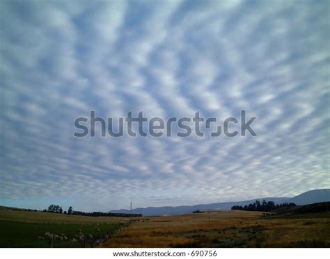 Vertical Stratus Cloud Formation New Zealand Stock Photo 690756 ...