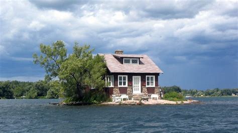 10 Delightful Houses on Their Own Tiny Islands | Island house, Small house, Thousand islands