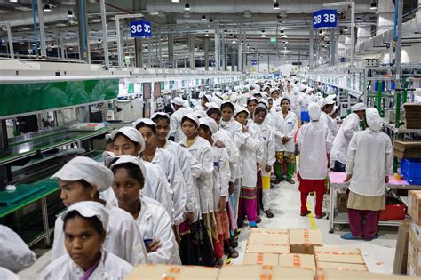 iPhone Manufacturing in India Grows as Covid Roils China - Bloomberg