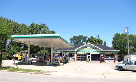 BP Gas Station - Park Ridge, Illinois