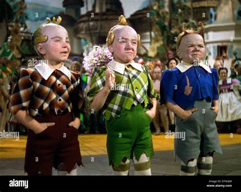 MUNCHKINS THE WIZARD OF OZ (1939 Stock Photo: 66528417 - Alamy