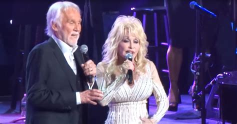 Kenny Rogers & Dolly Parton Perform Heartwarming Duet of ‘Islands in ...