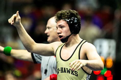 On wild night, Waverly-Shell Rock closes in on another Class 3A state wrestling team title