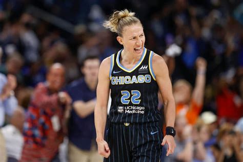 Courtney Vandersloot announces departure from Chicago Sky: Where could she play next? - The Athletic