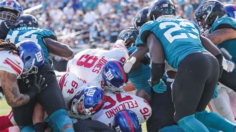 Daniel Jones scores go-ahead TD on QB sneak | Giants vs. Jaguars Highlights