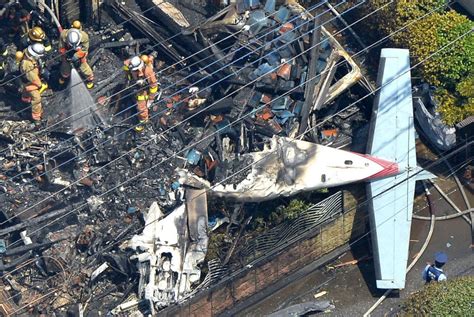 Cae avión en Tokio; hay tres muertos