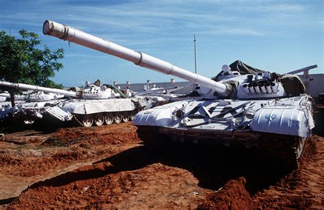 United Nations (UN) T-72 tanks in Somalia (1993) [2880x1870] | Tank, Army tanks, Military