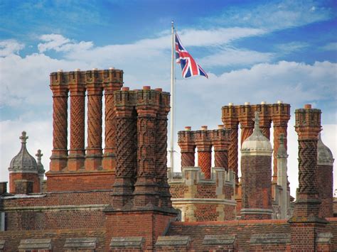 10 Fascinating Facts About Hampton Court Palace – Britain and Britishness