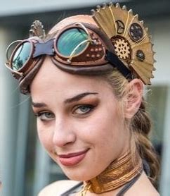 Steampunk Fashion Guide: How to Recreate This Steampunk Slave Leia Costume