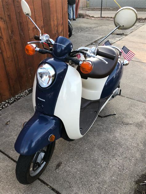 2002 Honda metropolitan scooter, 50cc runs great, excellent condition ...