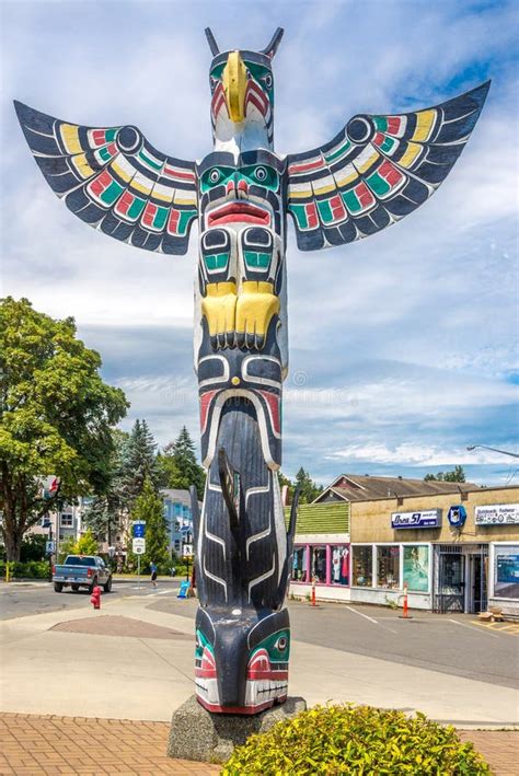 View of Totems in Duncan - Canada Editorial Stock Image - Image of hiking, vancouver: 128750624