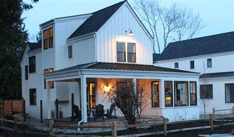 Beautifying Your Farmhouse: Choosing the Perfect Exterior Lights - Steel Lighting Co