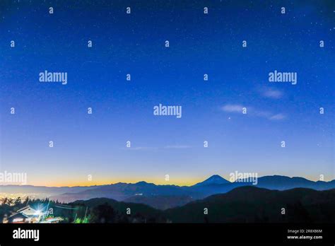 Mount Fuji in front of a sunrise Stock Photo - Alamy