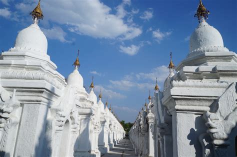 White Kuthodaw Pagoda, Kuthodaw Pagoda Travel Photos, Pictures of ...