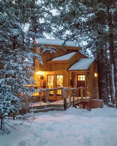 Walker Pond Tiny Tree Cabin in Vermont | Cozy log cabin, Rustic cabin ...