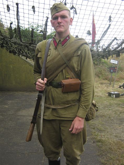 Early Soviet infantryman | Wwii uniforms, Soviet red army, Military uniform