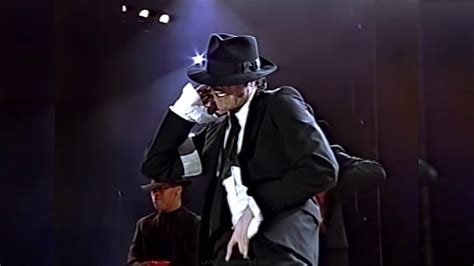 Michael Jackson - Dangerous - Live Auckland 1996 - HD - YouTube