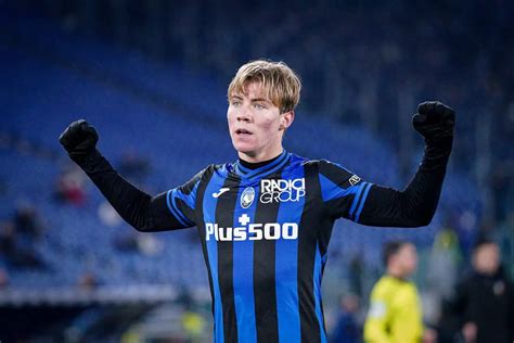 Rasmus Hojlund addresses Manchester United transfer rumour