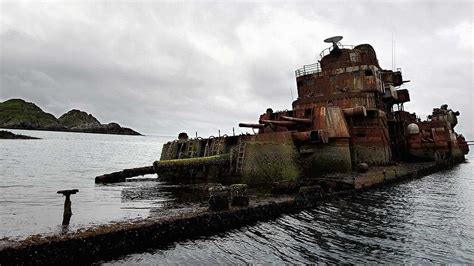 Soviet cruiser Murmansk, ran aground off Norway en route to India for scrapping. : submechanophobia