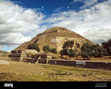 Pyramid of the Sun in Teotihuacan, Aztec civilization near Mexico City, Mexico, Central America ...