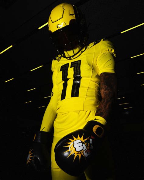 LOOK: Oregon Ducks unveil all-yellow uniforms for rivalry game vs ...