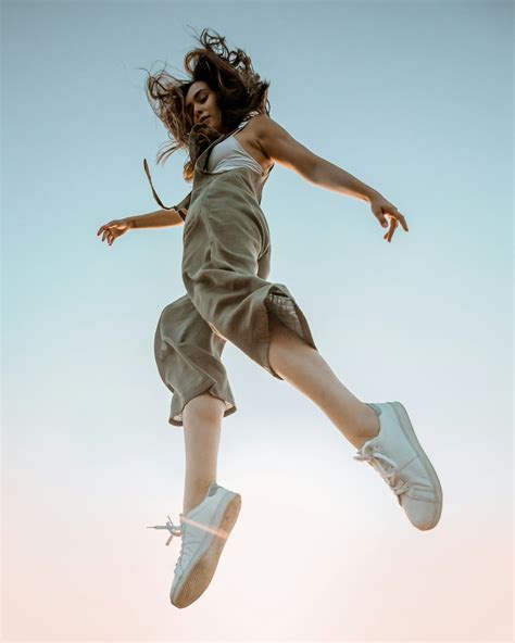 Girl Jumping Pictures | Download Free Images on Unsplash