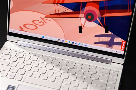 Trên tay Lenovo Yoga 9i Gen 8: một chiếc laptop thông minh, loa hay, màn hình đẹp, pin tốt