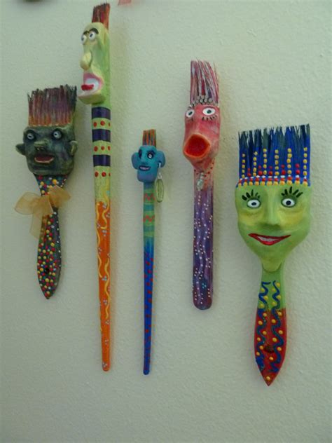 How cute are my recycles paint brushes? | Paint brush art, Upcycled art, Recycled art